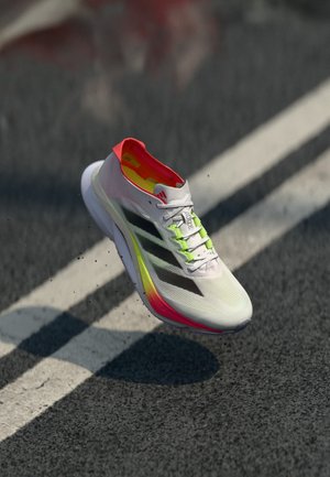 adidas Performance ADIZERO BOSTON 12 - Laufschuh Straße - cloud white/core black/lucid red