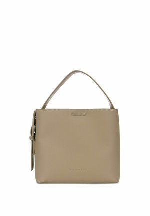 Bolso de mano rectangular de piel color topo con un asa superior y detalle de hebilla lateral, diseño sencillo.