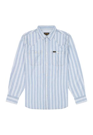 Lichtblauw overhemd met lange mouwen en witte verticale strepen, knoopsluiting aan de voorkant, borstzakken en een puntige kraag, Wrangler merklabel op de zak.