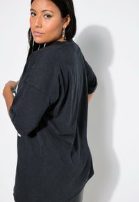 Studio Untold Print T-shirt - charcoal gray