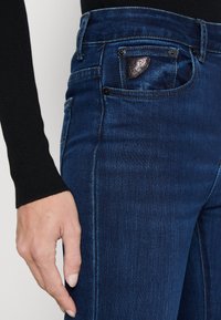 LOIS Jeans Flared-farkut - dark blue