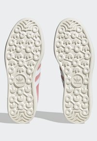 adidas Originals GAZELLE BOLD - Trainers - super pop   cloud white   core white