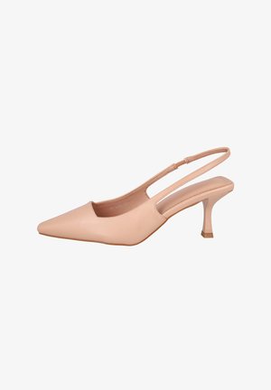 Zapato de salón slingback color nude con punta afilada, tacón medio delgado y acabado suave sobre fondo blanco.
