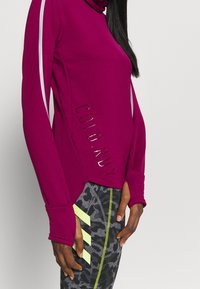 adidas Performance Tekninen t-paita - berry