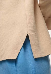 LANIUS IN PUNTO MILANO - Strickpullover - latte