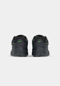 Nike Sportswear P 6000 PRM - Sportbačiai - black/green strike/anthracite