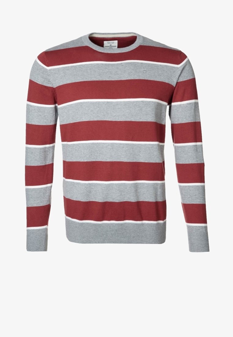 Langærmet crew neck sweater med brede horisontale striber i rød, lys grå og tynde hvide linjer tværs over brystet, ærmerne og kroppen.