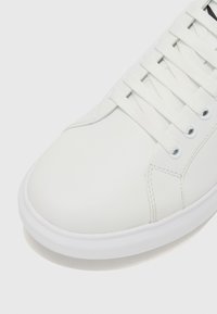 Valentino JUMP - Joggesko - white/black