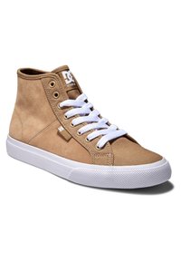 Brązowy trampki typu high-top wykonane z zamszu, z białymi sznurowadłami i gumową podeszwą. Posiadają złote przelotki i naszywkę z logo na języku. Płaska, fakturowana podeszwa.