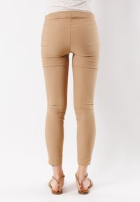 MESANGE Pantaloni - cammello