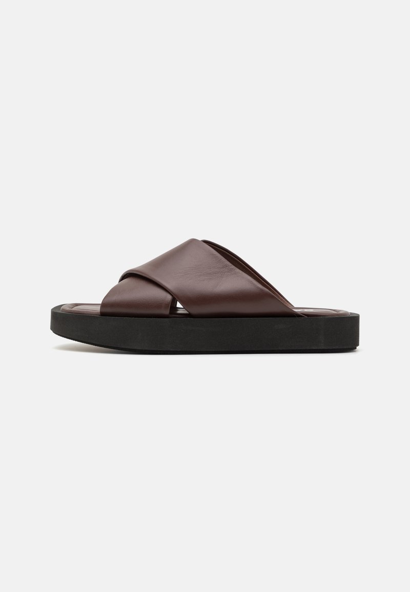 Samsøe Samsøe SAFIONA - Papucsszandálok - brown stone