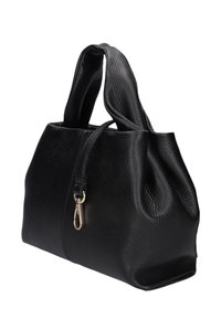 Zwarte leren handtas met een gestructureerd oppervlak, een slouchy ontwerp, dubbele handgrepen en een gouden hardwareaccent. Eenvoudige en functionele vorm.