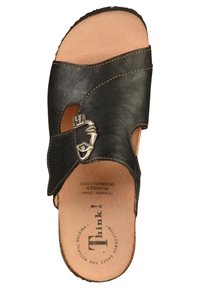 Schwarze Ledersandale mit offenem Zeh, einriemiges Design und dekorativer silberner Schnalle. Texturierte Fußbett und Sohle in natürlicher Farbe.