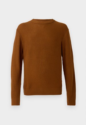 Bruine gebreide crewneck trui met lange mouwen, voorzien van een gestructureerd wafelpatroon en ribbels aan de mouwen en onderrand.