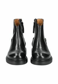 Bottes de cheville en cuir noir avec une finition lisse, un bout rond, des zips latéraux et une semelle en caoutchouc épaisse. Présente un matériel minimaliste.