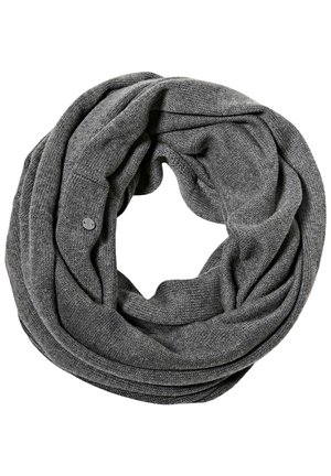 Zachte gebreide donkergrijze infinity sjaal met fijne geribbelde textuur en klein rond metalen logolabel.