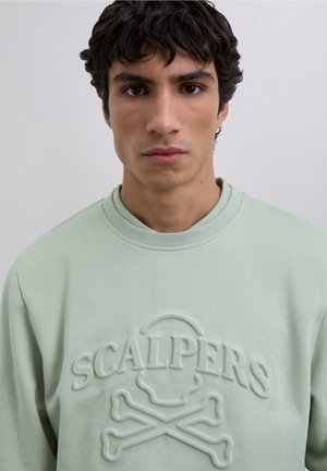 Mintgrüner Sweatshirt mit einem erhabenen Logo im Design von Totenkopf und gekreuzten Knochen. Sanfte Textur mit geripptem Kragen und Bündchen.