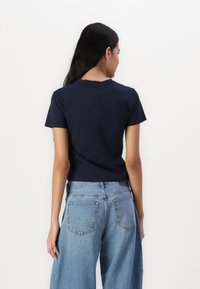 LOIS Jeans NEW EMMA CENTER - Pamata T-krekls - navy