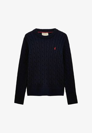 Námornícky modrý sveter s pleteným vzorom, dlhými rukávmi, rebrovanými manžetami a spodným lemom, okrúhlym výstrihom a malým červeným vyšívaným logom na hrudi.