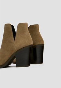 PULL&BEAR Tronchetti - sand