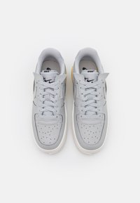 Nike Sportswear Baskets basses - grey