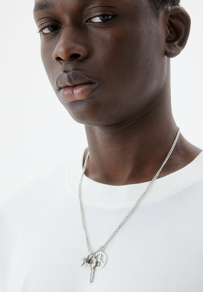 PULL&BEAR TONED KEY Necklace silver coloured/silvercoloured