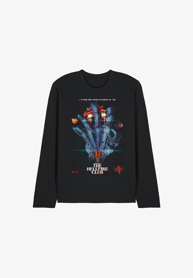 Schwarzes Langarmshirt mit einem bunten Grafikdesign einer Hand mit dämonischen Elementen, dem Text "Kapitel 1: Der Höllenfeuer-Club" und dem Netflix-Logo.