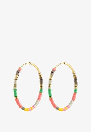 Korvar utan av färgade pärlor i rosa, grön, gul, grå och guldfärgade accenter. Cirkulär form med distinkta mönster.