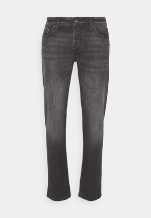 Jeans de mezclilla gris oscuro con corte recto, con cierre de botón, cinco bolsillos y un sutil desgaste que aporta textura.