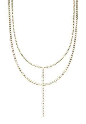 Collier délicat en chaîne d'or avec deux rangs de petites pierres blanches rondes, orné d'un pendentif vertical en goutte.