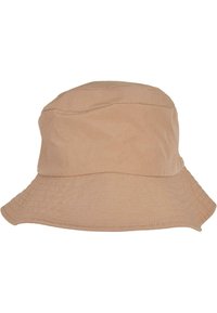 Beige bøttehatt laget av et mykt, teksturert stoff, med en rund krone og en bred, bølgende skygge. Har diskrete sømmer.