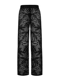 Czarne spodnie z koronki o szerokim kroju, złożone z misternych wzorów liści i różnorodnych tekstur. Elastyczny pas dla większego komfortu.