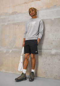 New Balance SMALL LOGO - Shorts - black