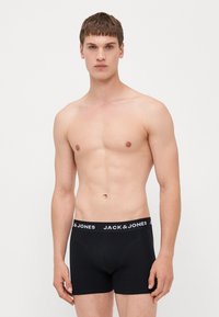 Schwarze Boxer-Brief aus Baumwolle mit körperbetontem Schnitt und elastischem Bund, der das „JACK & JONES“-Logo in Weiß trägt.