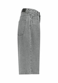 Grauer Denim-Rock mit geradem Schnitt, mittellang, mit Gesäßtasche und gesteppten Details. Elastischer Bund für zusätzlichen Komfort.