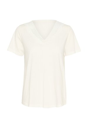 Hvid kortærmet t-shirt med V-udskæring, prydet med en blondekant omkring halsen. Fremstillet af blødt bomuldsstof, afslappet pasform.