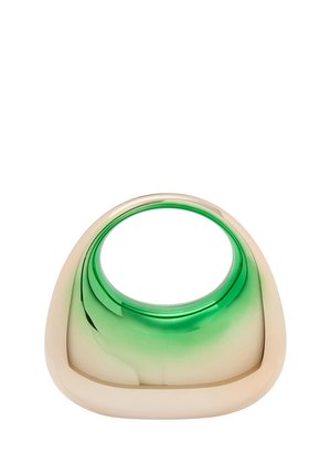 Gennemsigtig grøn og cremet keramisk vase med oval form og cirkulær åbning. Glat tekstur med en gradientfarveovergang.