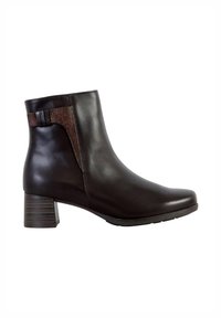 Bottines en cuir marron avec un léger talon, présentant un accent texturé sur le côté et une finition lisse et brillante.