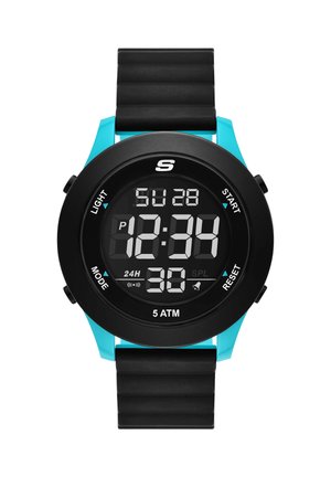 Digitale polshorloge met een zwarte ronde wijzerplaat en een blauwgroene rand, die tijd, datum, modusknoppen en waterbestendigheid van 5 ATM weergeeft.