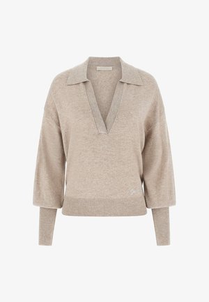 Beżowy sweter dzianinowy z dekoltem w serek i kołnierzem, z rękawami do połowy przedramienia i prążkowanym dołem. Subtelne logo na dole po lewej stronie.