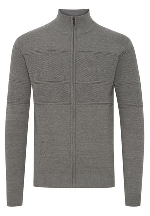 Šedý svetr na zip s vysokým límcem, texturovanými panely a žebrovanými manžetami. Vyrobený z měkkého pleteného materiálu s hladkým povrchem.