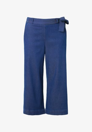 Culottes de mezclilla azul con pierna ancha, que incluyen un cinturón atado y detalles de bolsillos. La tela tiene una textura suave y está compuesta de un tejido resistente.