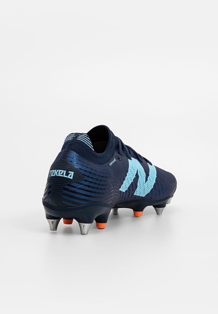 Fußballschuhe für weichen Untergrund