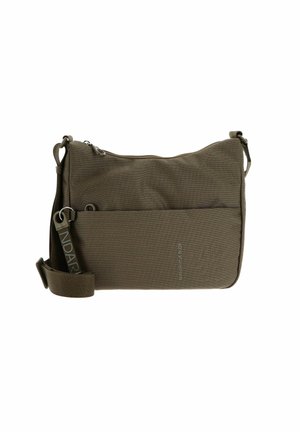Sac à épaule en tissu marron avec une surface texturée, comprenant un compartiment principal zippé, une poche extérieure et une bandoulière ajustable.