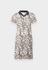 Φόρεμα με κοντά μανίκια και σχέδιο φιδιού, με μαύρο γιακά. Διαθέτει εφαρμοστή γραμμή και λεπτομέρεια με κουμπιά. Κατασκευασμένο από λείο, ελαφρύ ύφασμα.