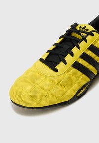 adidas Originals ADIRACER UNISEX - Tossud - yellow/core black/core black