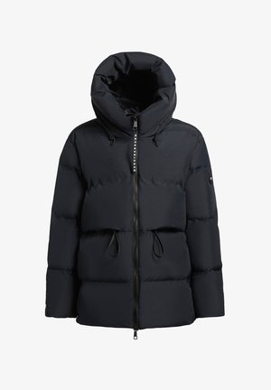 Zwarte pufferjas met een hoge kraag en een capuchon met trekkoord, voorzien van een ritssluiting aan de voorkant en elastische details bij de taille en manchetten.