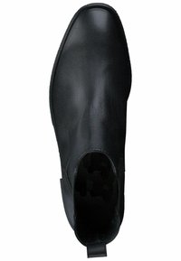 Botín negro de cuero hasta el tobillo con una textura suave, paneles laterales elásticos y una lengüeta en la parte trasera. Diseño elegante con puntera redondeada.