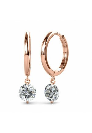Gli orecchini a cerchio in oro rosa presentano una pietra preziosa trasparente centrale che pende da ciascun orecchino. Superficie liscia e lucida con dettagli rotondi della pietra.