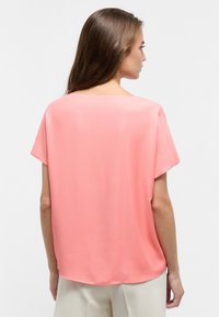 Eterna VISCOSE SHIRT - LOOSE FIT - T-shirt basic - koralle